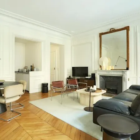 Louvre Apartment Paris